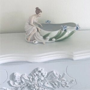 Veronese Design Unicorn Studios Porcelain Victorian Maiden with Irises Bowl